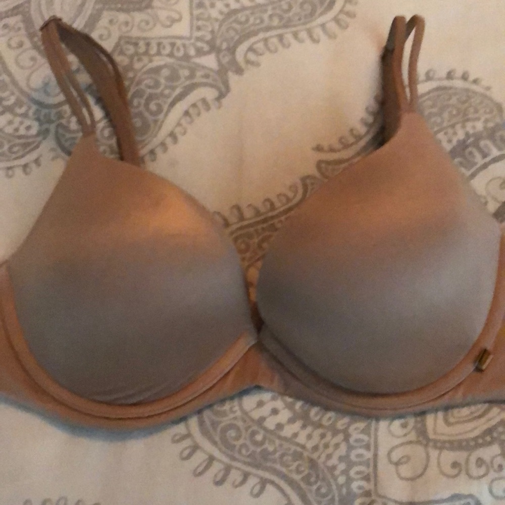 Victoria Secret lightly lined plunge bra!